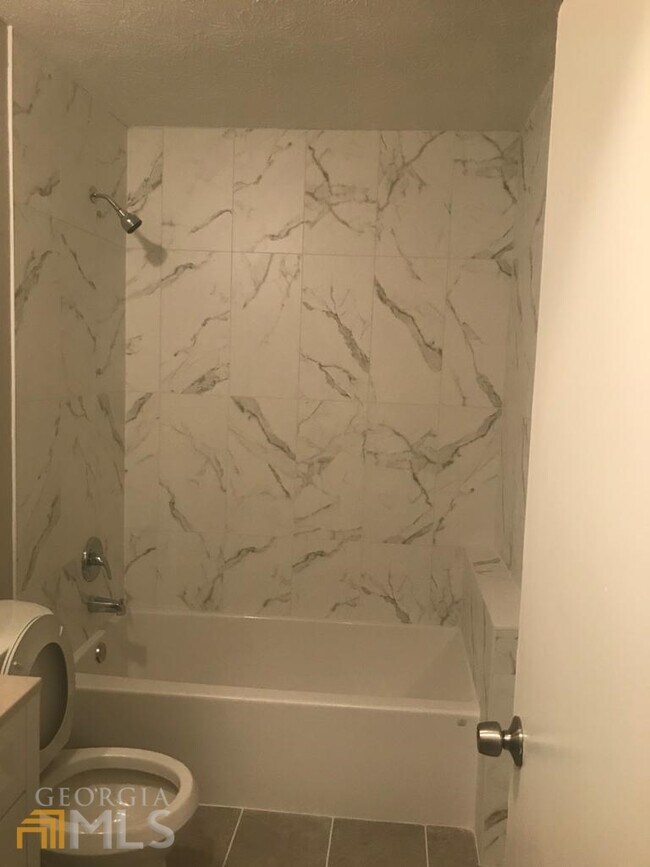 Foto del edificio - 2694 Hickory Valley Dr