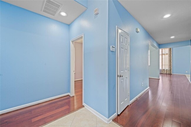 Building Photo - 16434 Sheffield Run Dr