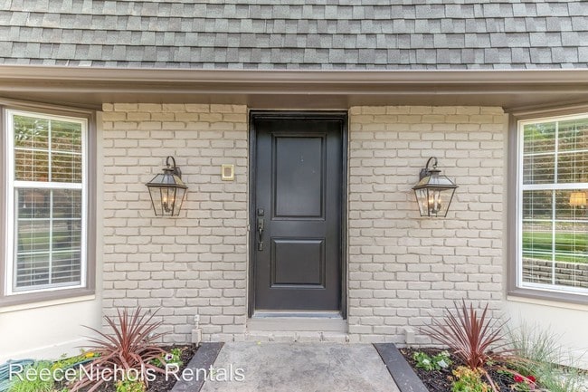 Building Photo - 6 br, 4.5 bath House - 5305 W 83rd Street