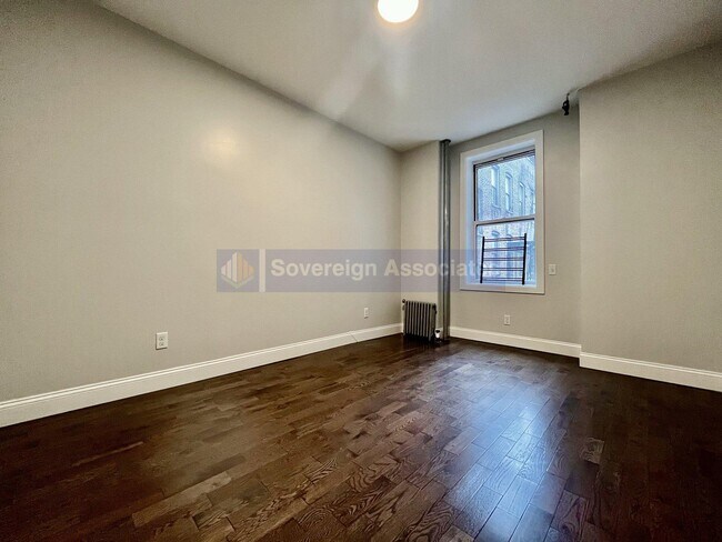 Foto del edificio - 184 Nagle Avenue