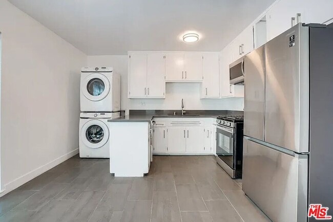 Building Photo - 869 Glenway Dr