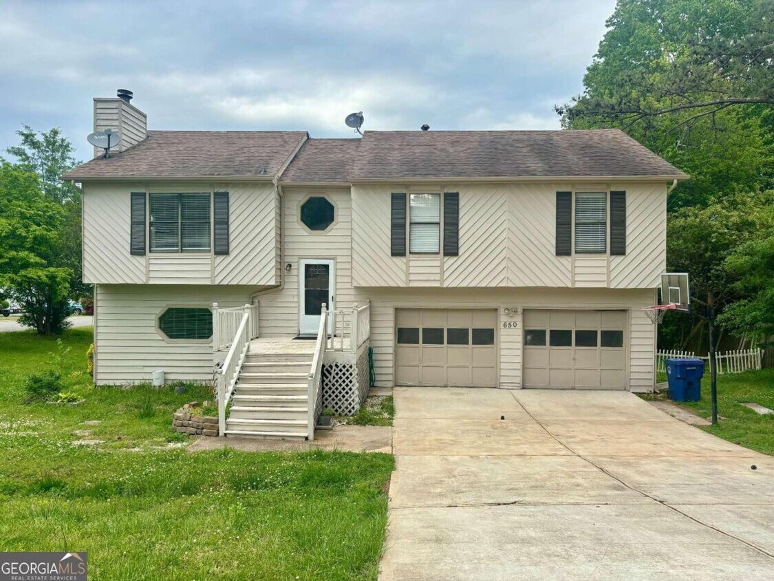 Primary Photo - 650 Carriage Ln