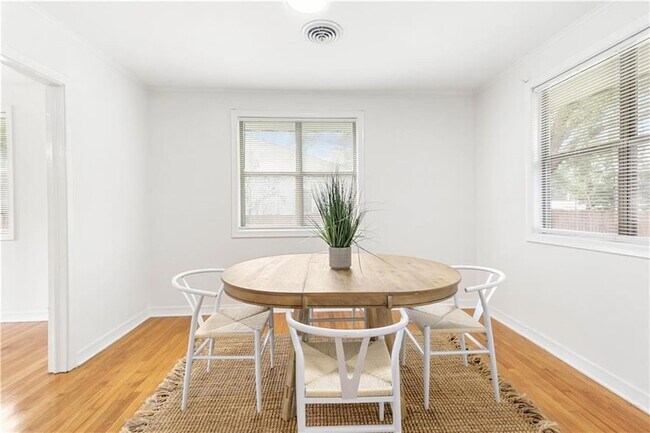 Building Photo - 513 W 13th Ave