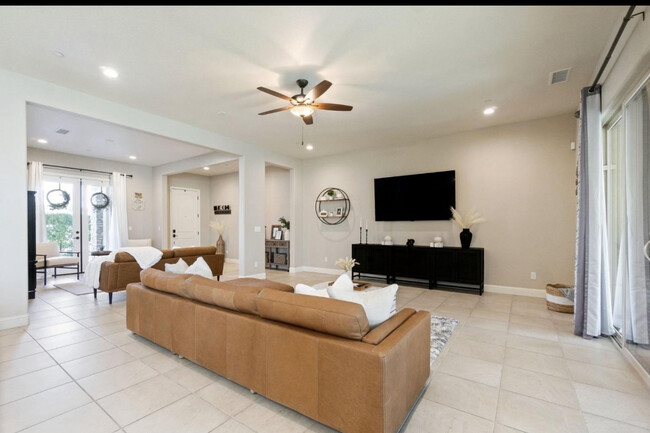 Foto del edificio - 598 Crescent Ln