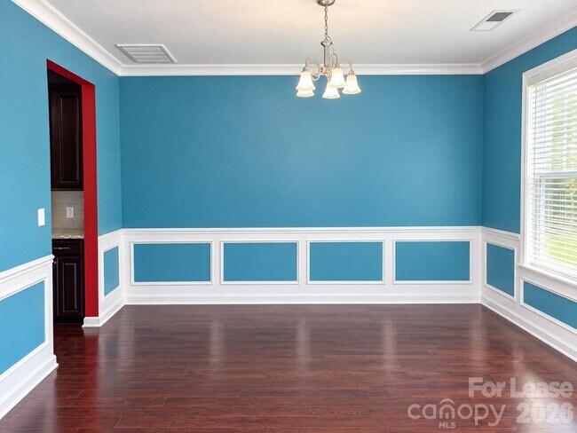 Foto del edificio - 2642 Treeline Dr