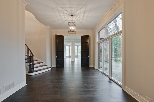 Building Photo - 101 N Mayflower Rd