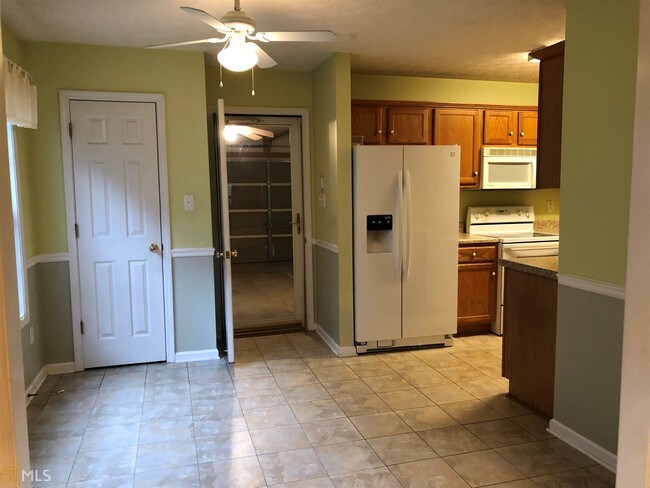 Building Photo - 120 Oakview Trce