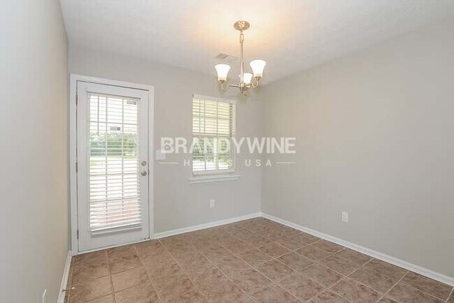 Building Photo - 148 Helen Dr