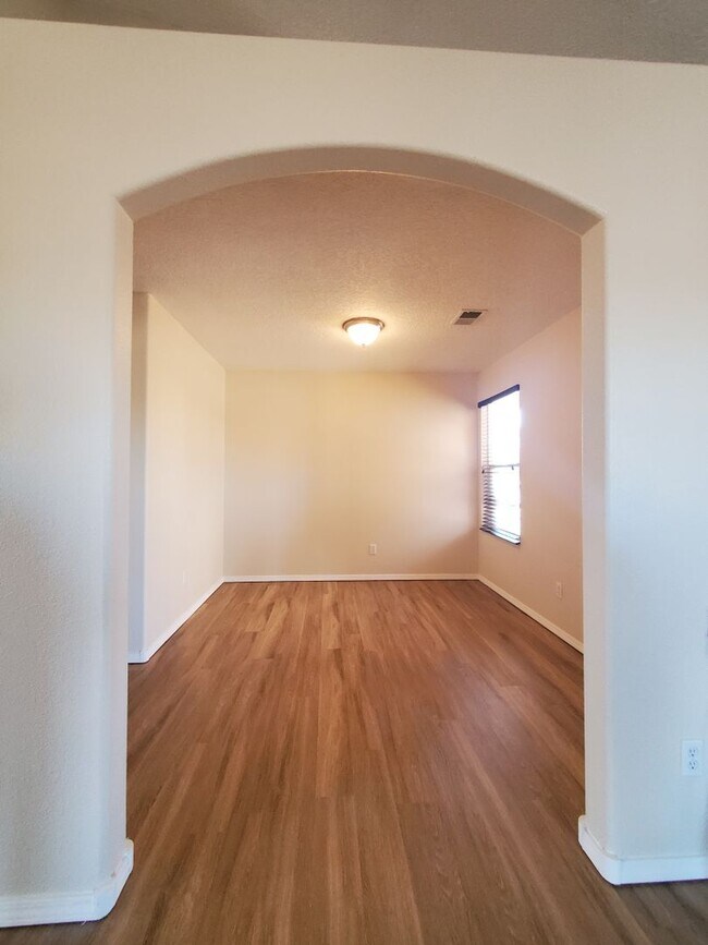 Foto del edificio - 3 bed 2 bath home in Huning Ranch.  MOVE I...