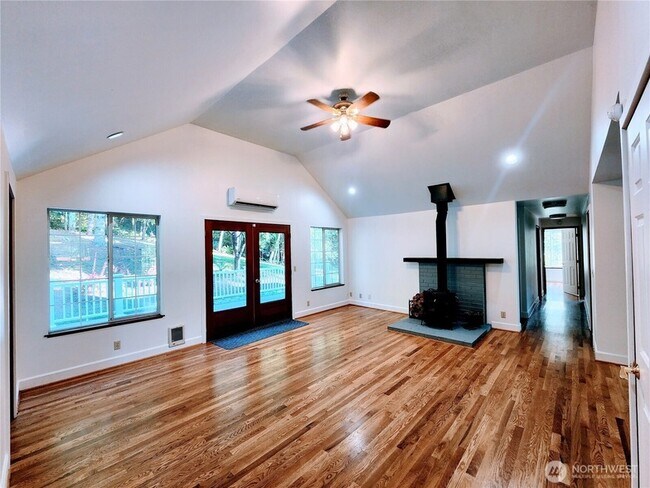 Foto del edificio - 8542 Battle Point Dr NE