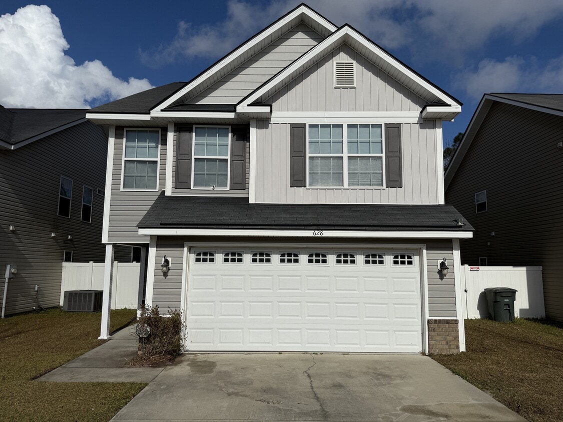 Primary Photo - 628 Amhearst Row