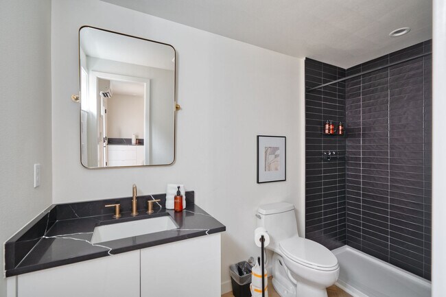 Foto del edificio - 5012-5022 Northeast 26th Avenue-SI ID1611919P