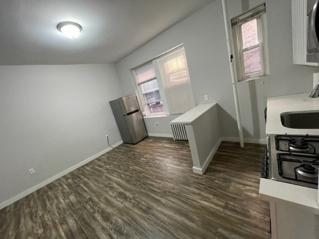 Foto del edificio - 130 Corbin Ave
