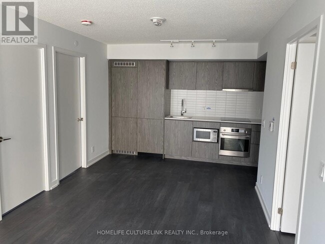 Building Photo - 60 Shuter St