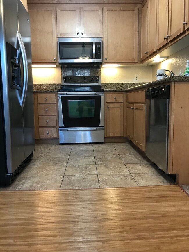 Modern kitchen - 2968 Moorpark Ave