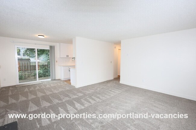 Foto del edificio - SE 15th Ave - remodeled 3 bedroom duplex w...