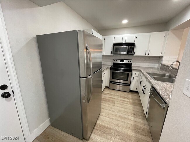 Building Photo - 5559 Orchard Ln