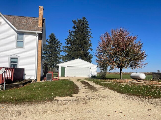 Foto del edificio - 4996 Ellingson Rd