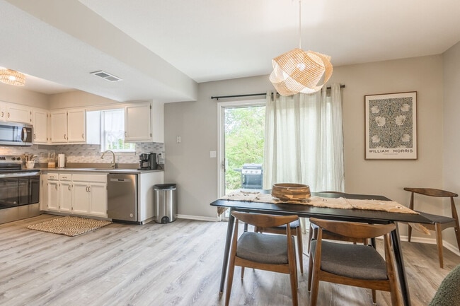 Building Photo - 433 Spring Ave