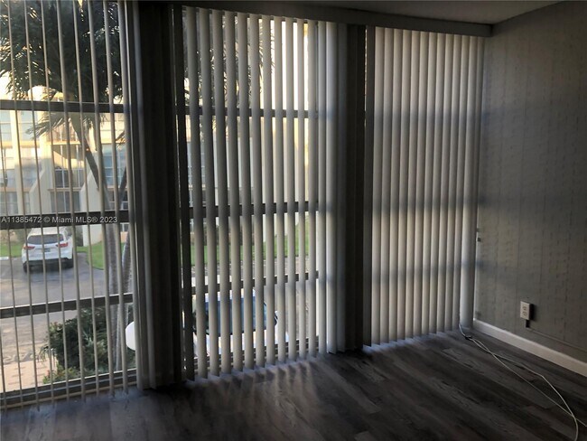 Foto del edificio - 601 Three Islands Blvd