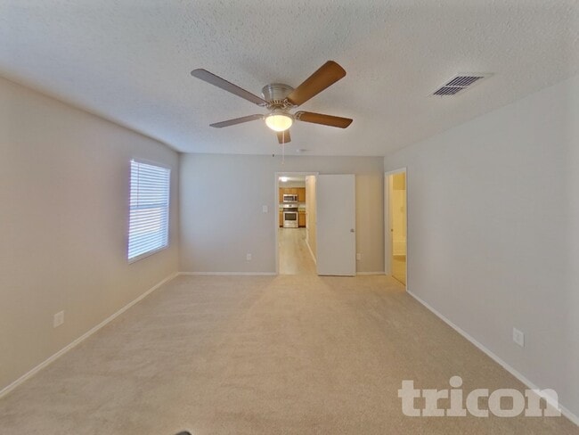 Building Photo - 104 Scarlet View