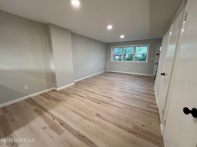 Building Photo - 15 Briar Mills Dr