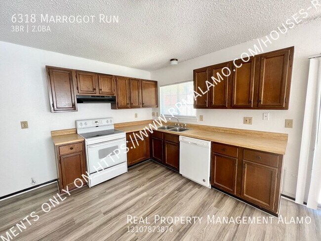 Foto del edificio - GORGEOUS 3 Bedroom 2 Bath Home Available N...