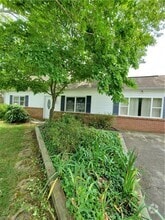 Building Photo - 1537 Selden St