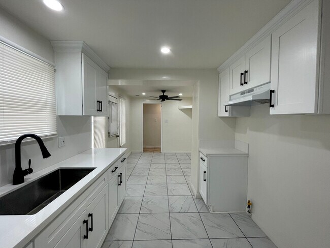 Building Photo - 6948 Gentry Ave