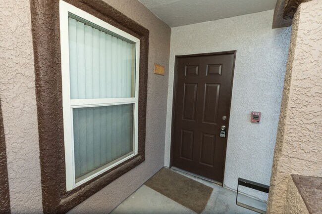 Foto del edificio - Lovely 2-Bedroom Condo in the Tuscano Comm...