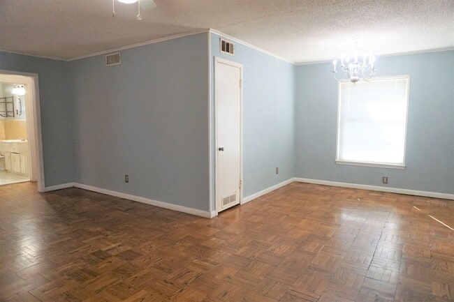 Building Photo - 3 Bed 1 Bath 1 Car in Steve Pennington Addition of NW OKC