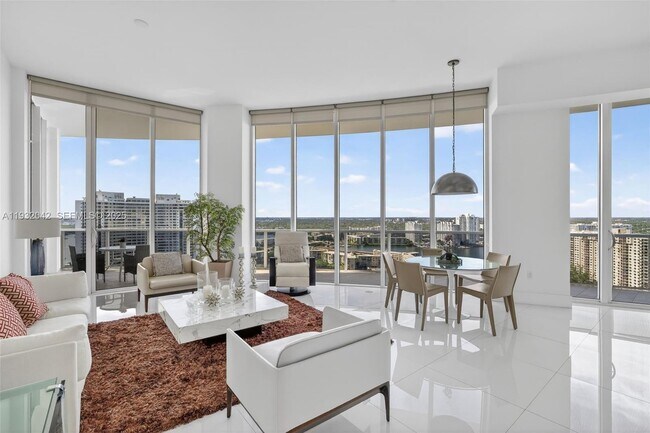 Foto del edificio - 4100 Island Blvd