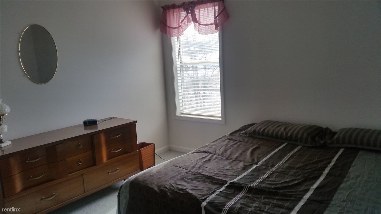 Building Photo - 1 br, 1 bath Apartment - 940 Riverview