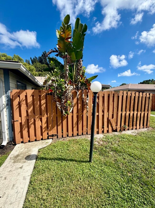 Foto del edificio - 1788 My Pl Ln