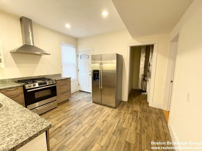 Building Photo - 31 Edison Green