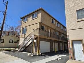 Building Photo - 449 Holcomb Ave