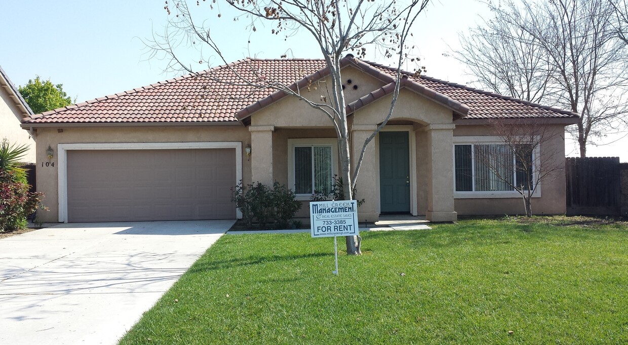 Building Photo - Beautiful Home Located NW Visalia, Quick F...