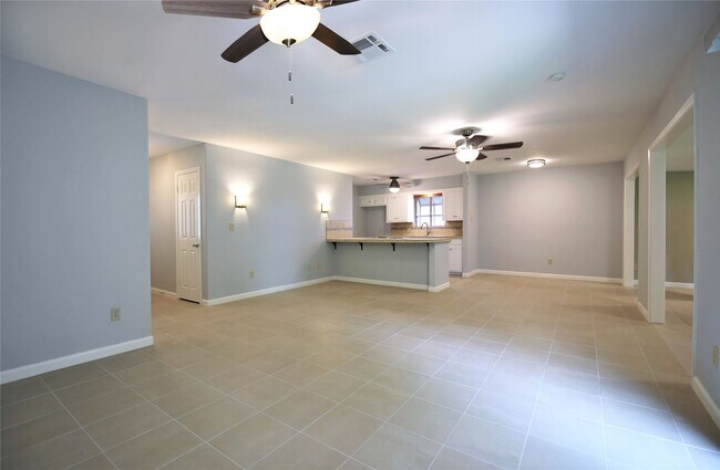 Building Photo - 2806 Bluebonnet St