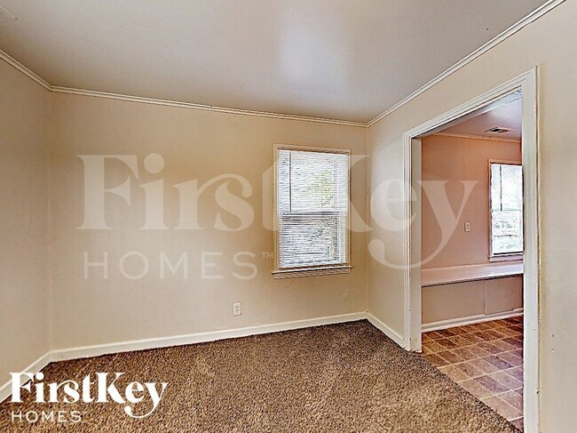 Building Photo - 2219 S Hall Rd