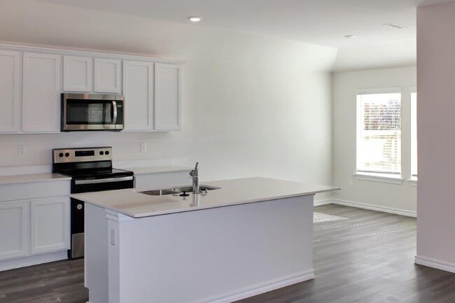 Photo - 106 NW Pinwheel St House