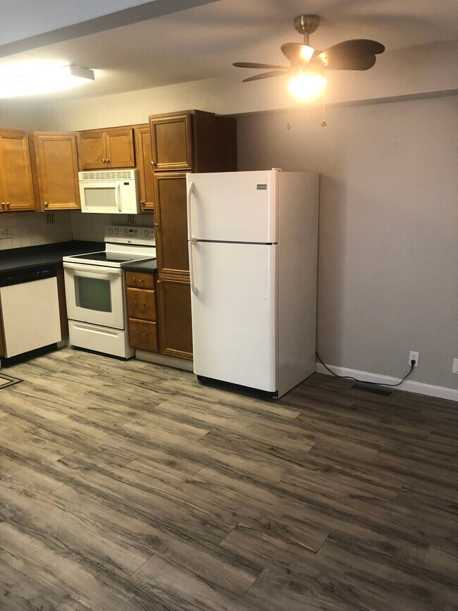 Building Photo - 10427 Briarbend Dr