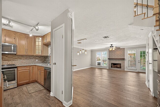 Foto del edificio - 16826 Holly Trail Dr