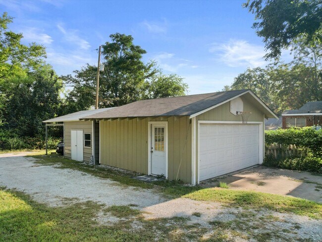 Foto del edificio - Charming, Updated 3-Bedroom, 2-Bath Home i...