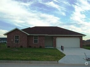 Building Photo - 1110 E Melton Rd