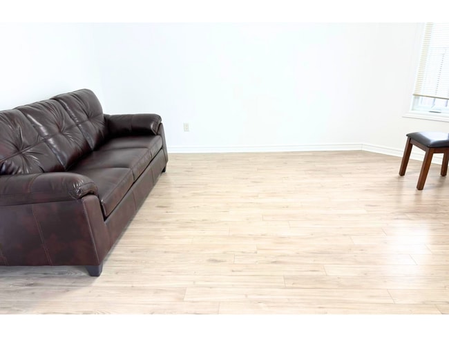 Building Photo - 1570 Beaverbrook Av