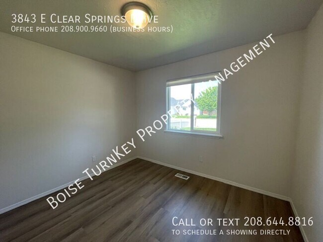 Foto del edificio - 3843 E Clear Springs Dr.