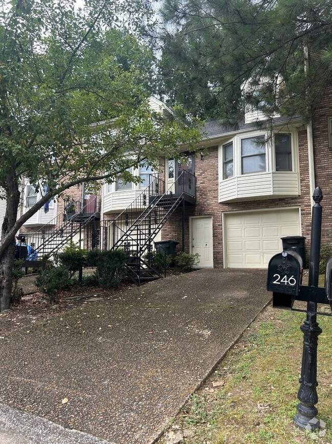 Building Photo - 246 Woodcastle Dr