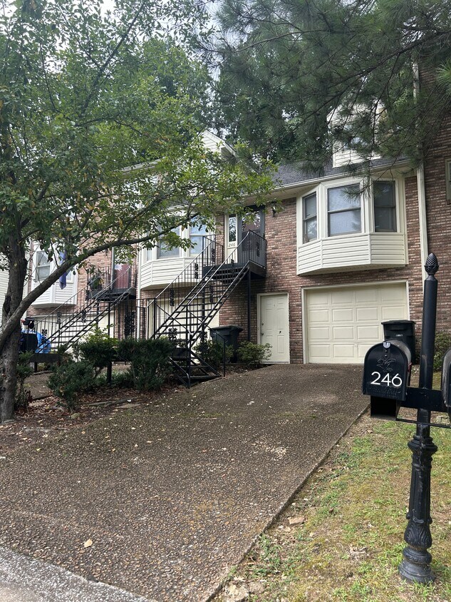 Primary Photo - 246 Woodcastle Dr
