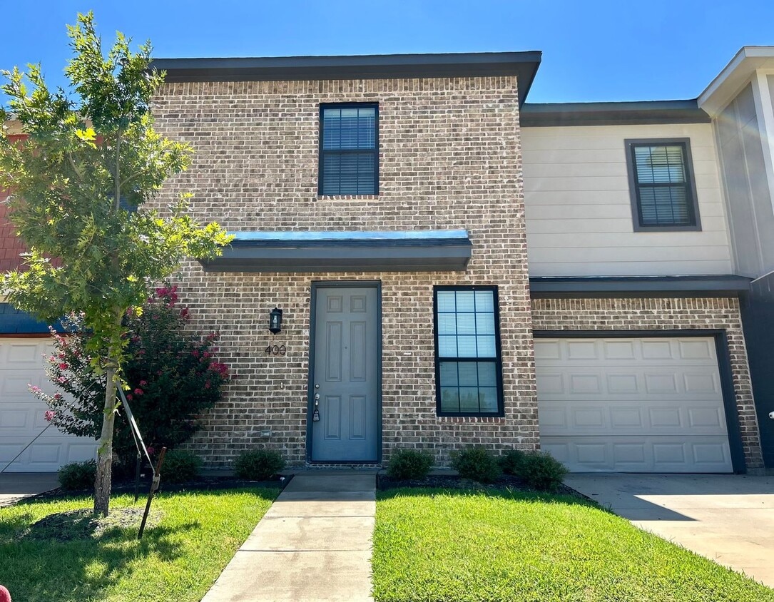 Primary Photo - Beautiful Townhome