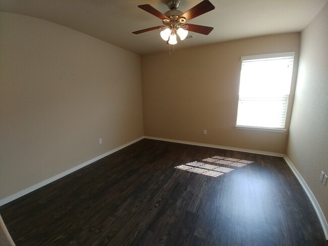 Building Photo - Great 3 Bedroom home in Fayetteville! Conv...